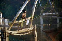 Pêche dans les backwaters.. © Philip Plisson / Plisson La Trinité / AA12588 - Nos reportages photos - Kerala