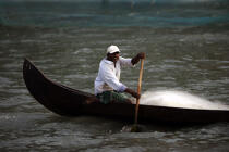 Pêcheur à Cochin. © Philip Plisson / Plisson La Trinité / AA12605 - Nos reportages photos - Etats [Inde]