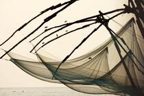 Chinese nets in front of Cochin. © Philip Plisson / Plisson La Trinité / AA12612 - Photo Galleries - Square fishing net