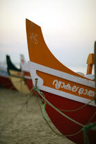 Bateaux sur la plage de Kollam. © Philip Plisson / Plisson La Trinité / AA12620 - Nos reportages photos - Kollam