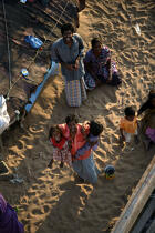 Hindous sur la plage de Kollam. © Philip Plisson / Plisson La Trinité / AA12629 - Nos reportages photos - Kerala