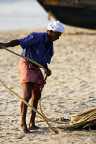 On the beach of Kovallam. © Philip Plisson / Plisson La Trinité / AA12648 - Photo Galleries - Fisherman