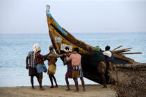 On the beach of Kovallam. © Philip Plisson / Plisson La Trinité / AA12657 - Photo Galleries - Man