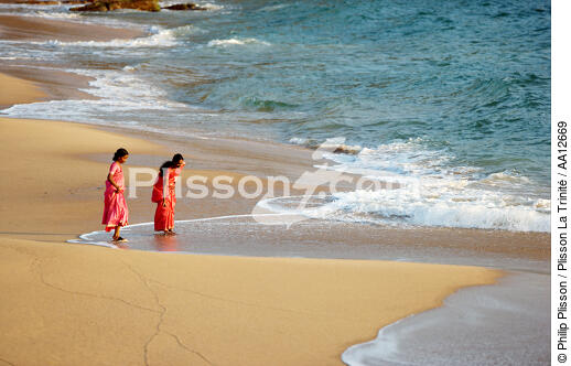 On the beach of Vilinjan. - © Philip Plisson / Plisson La Trinité / AA12669 - Photo Galleries - Town [Kerala]