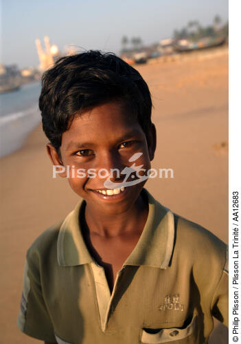 Jeune indou à Vilinjan. - © Philip Plisson / Plisson La Trinité / AA12683 - Nos reportages photos - Ville [Kerala]