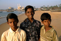 Enfants sur la plage à Vilinjam. © Philip Plisson / Plisson La Trinité / AA12701 - Nos reportages photos - Kerala