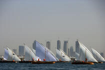 Régate de boutre devant Dubai. © Philip Plisson / Plisson La Trinité / AA12726 - Nos reportages photos - Dubai