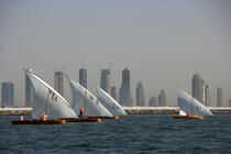 Régate de boutre devant Dubai. © Philip Plisson / Plisson La Trinité / AA12727 - Nos reportages photos - Dubai