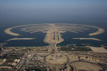 La Palm Jumeirah devant Dubai. © Philip Plisson / Plisson La Trinité / AA12772 - Nos reportages photos - Emirats Arabes Unis