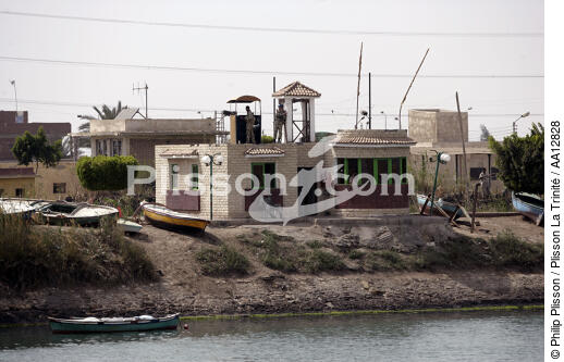 Sur le canal de Suez. - © Philip Plisson / Plisson La Trinité / AA12828 - Nos reportages photos - L'Egypte vue du ciel