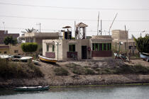 Sur le canal de Suez. © Philip Plisson / Plisson La Trinité / AA12828 - Nos reportages photos - Egypte