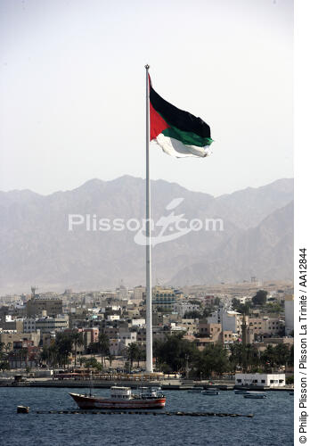 Le drapeau jordanien à Aqaba. - © Philip Plisson / Plisson La Trinité / AA12844 - Nos reportages photos - Aqaba