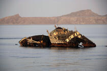 Shipwreck in Aqaba. © Philip Plisson / Plisson La Trinité / AA12845 - Photo Galleries - Boat graveyard