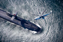 Sous-marin SNLE. © Philip Plisson / Plisson La Trinité / AA12908 - Nos reportages photos - Hélicoptère militaire