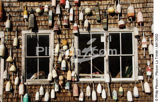 Bouées de casiers. - © Philip Plisson / Plisson La Trinité / AA13002 - Nos reportages photos - Bouée