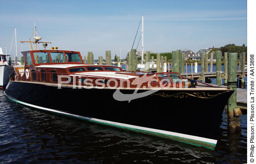 Motor yacht à Watch Hill dans le Rhode Island. - © Philip Plisson / Plisson La Trinité / AA13898 - Nos reportages photos - Rhode Island