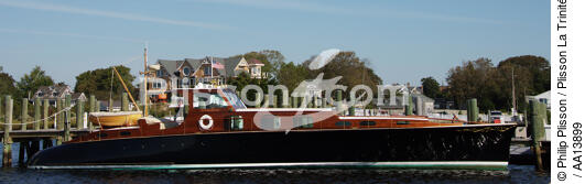 Motor yacht à Watch Hill dans le Rhode Island. - © Philip Plisson / Plisson La Trinité / AA13899 - Nos reportages photos - Rhode Island