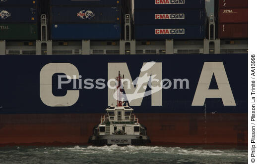 Containership terminal in the port of Kowloon - © Philip Plisson / Plisson La Trinité / AA13998 - Photo Galleries - CMA CGM Marco Polo