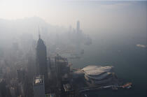 Hong Kong dans la brume. © Philip Plisson / Plisson La Trinité / AA14007 - Nos reportages photos - Hong Kong, ville de contrastes