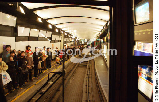 Tramway à Hong Kong; - © Philip Plisson / Plisson La Trinité / AA14023 - Nos reportages photos - Transport ferrovière