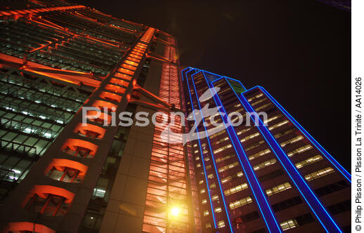 Hong Kong by night. - © Philip Plisson / Plisson La Trinité / AA14026 - Nos reportages photos - Urbain