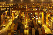 Cotainership terminal in Kowloon © Philip Plisson / Plisson La Trinité / AA14044 - Photo Galleries - Containership