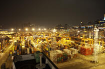 Cotainership terminal in Kowloon © Philip Plisson / Plisson La Trinité / AA14046 - Photo Galleries - CMA CGM Marco Polo