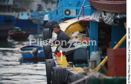 Dans le port d' Aberdeen, Hong Kong. - © Philip Plisson / Plisson La Trinité / AA14049 - Nos reportages photos - Homme