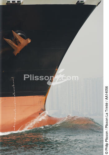 Stem of boat in HongKong. - © Philip Plisson / Plisson La Trinité / AA14056 - Photo Galleries - Containership
