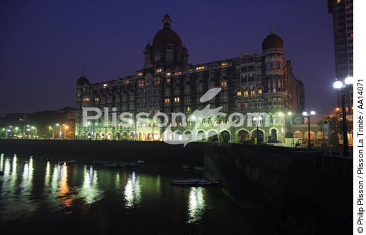 Bombay by night. - © Philip Plisson / Plisson La Trinité / AA14071 - Photo Galleries - State [India]