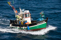Fishing around Groix. © Philip Plisson / Plisson La Trinité / AA14099 - Photo Galleries - Groix