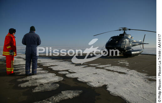 A bord d'un brise glace en mer Baltique. - © Philip Plisson / Plisson La Trinité / AA14117 - Nos reportages photos - Hélicoptère