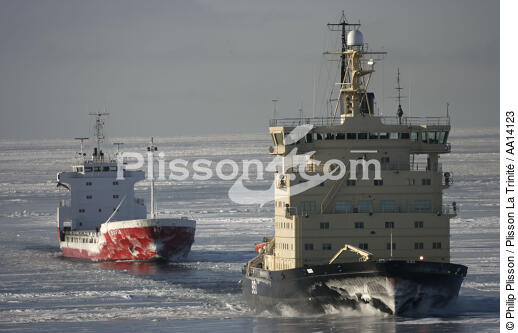Brise-glace en mer Baltique. - © Philip Plisson / Plisson La Trinité / AA14123 - Nos reportages photos - Mer Baltique