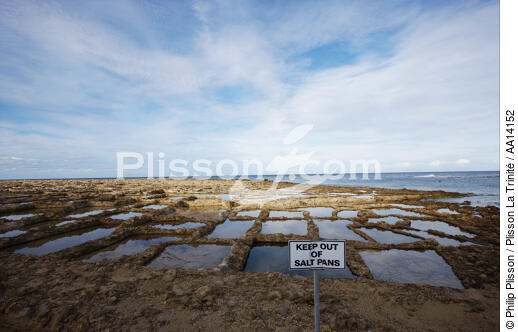 Salt production in Gozo island in Malta. - © Philip Plisson / Plisson La Trinité / AA14152 - Photo Galleries - Salt production