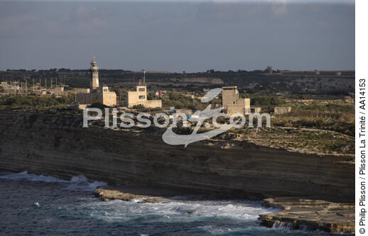 Lighthouse on the coast in Malta. - © Philip Plisson / Plisson La Trinité / AA14153 - Photo Galleries - Cliff