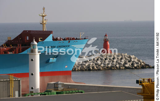 La ville portuaire de Ulsan en Corée de Sud. - © Philip Plisson / Plisson La Trinité / AA14192 - Nos reportages photos - Chantier Hyundai, le plus grand chantier maritime du monde.