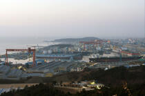 La ville portuaire de Ulsan en Corée de Sud. © Philip Plisson / Plisson La Trinité / AA14198 - Nos reportages photos - Chantier Naval