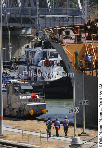Lock on Panama Canal. - © Philip Plisson / Plisson La Trinité / AA14221 - Photo Galleries - Lock