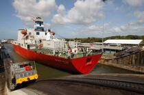 Ecluse sur le Canal de Panama. © Philip Plisson / Plisson La Trinité / AA14237 - Nos reportages photos - Locomotive