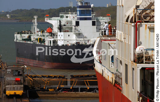 Ecluse sur le Canal de Panama. - © Philip Plisson / Plisson La Trinité / AA14240 - Nos reportages photos - Homme