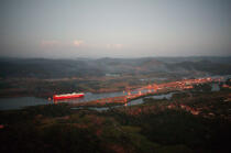 Panama Canal. © Philip Plisson / Plisson La Trinité / AA14258 - Photo Galleries - Dawn