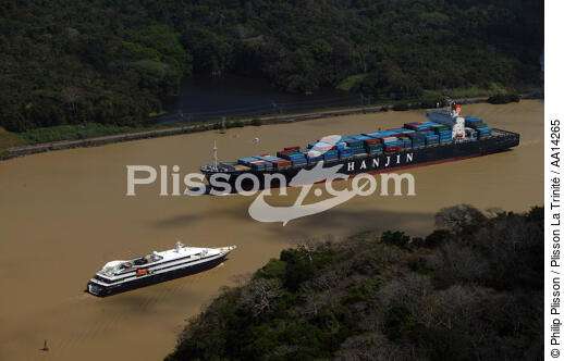 Le canal de Panama. - © Philip Plisson / Plisson La Trinité / AA14265 - Nos reportages photos - Porte-conteneurs