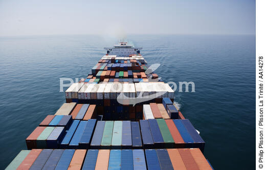 Containership in the rail of Ouessant. - © Philip Plisson / Plisson La Trinité / AA14278 - Photo Galleries - Containership