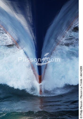 Etrave of a container ship. - © Philip Plisson / Plisson La Trinité / AA14289 - Photo Galleries - Stem
