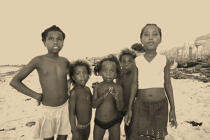Enfants à Anakao - Madagascar. © Philip Plisson / Plisson La Trinité / AA14357 - Nos reportages photos - Portrait