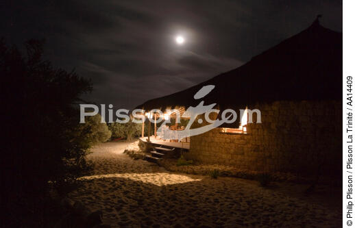 Anakao - Madagascar. - © Philip Plisson / Plisson La Trinité / AA14409 - Photo Galleries - Moon