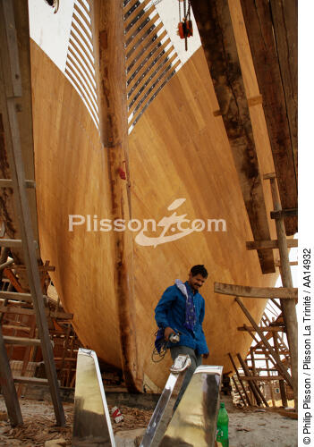 Construction of dhow in Dubai. - © Philip Plisson / Plisson La Trinité / AA14932 - Photo Galleries - Shipyards