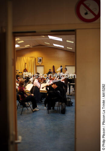 Quartier des Célestins. Orchestre à cordes - © Philip Plisson / Plisson La Trinité / AA15282 - Nos reportages photos - Musicien