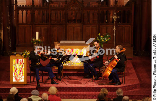 Eglise St Martin. Quatuor à cordes - © Philip Plisson / Plisson La Trinité / AA15291 - Nos reportages photos - Musicien