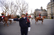 Trompette de cavalerie et sifflet de police © Philip Plisson / Plisson La Trinité / AA15318 - Nos reportages photos - Régiment de cavalerie